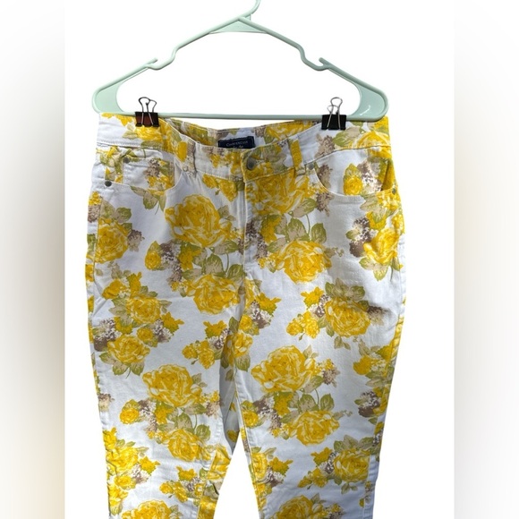 Charter Club Floral Capri Jeans Size 12 Yellow White High Rise Stretch Cottage - Picture 3 of 8